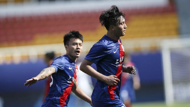 两个男女之间毫无顾忌的政事